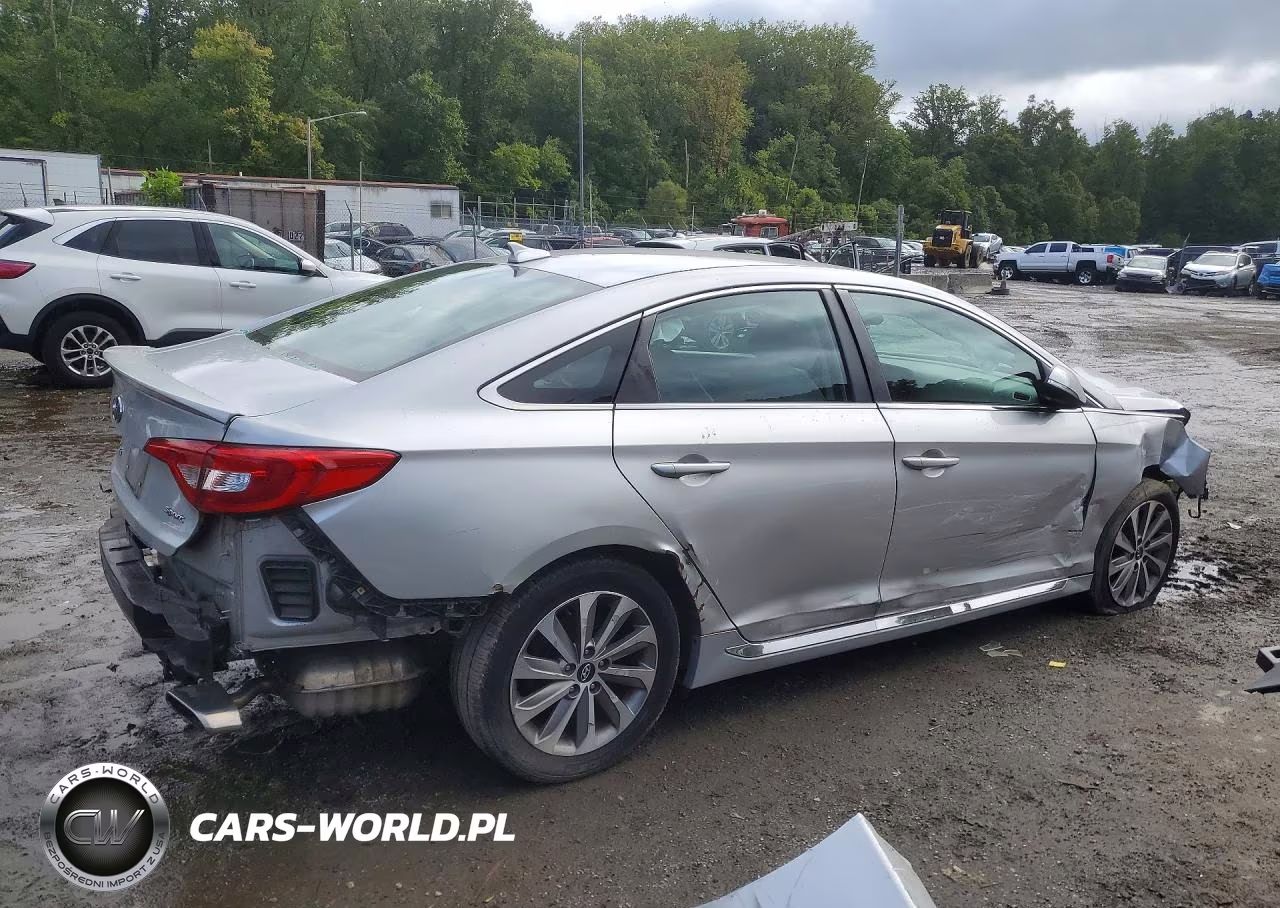 2015 Hyundai Sonata Sport VIN:5NPE34AF3FH023713 - 3