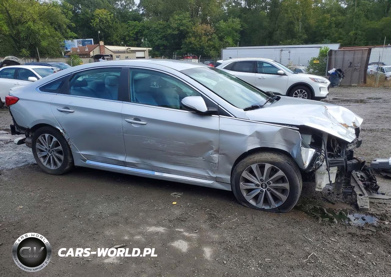 2015 Hyundai Sonata Sport VIN:5NPE34AF3FH023713 - 4