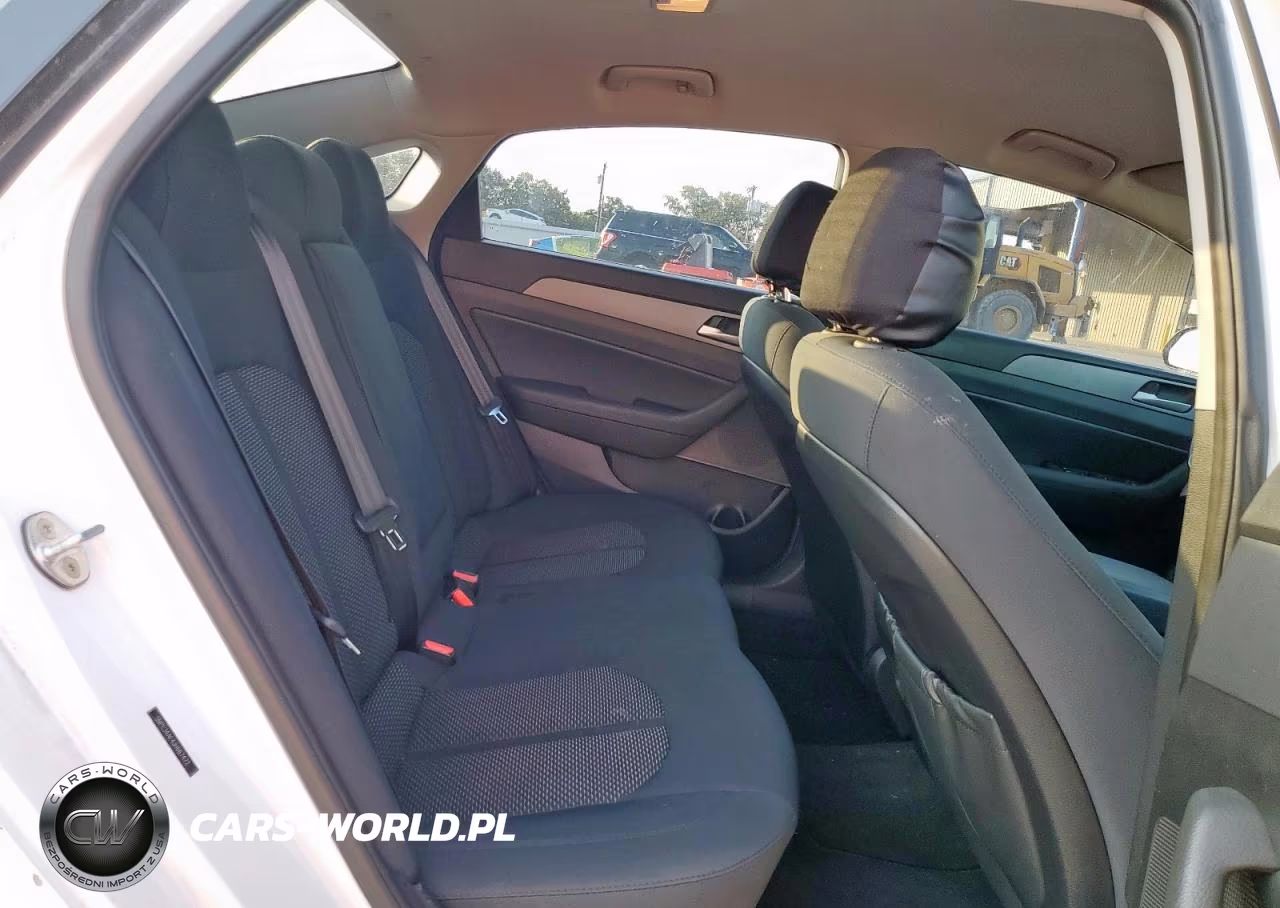 2018 Hyundai Sonata Sport VIN:5NPE34AF4JH667472 - 10