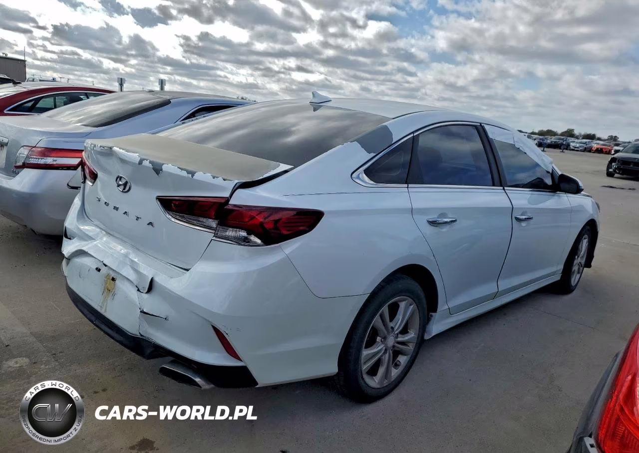 2018 Hyundai Sonata Sport VIN:5NPE34AF4JH667472 - 3