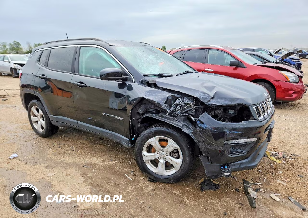 2018 Jeep Compass Latitude VIN:3C4NJDBB8JT480107 - 4