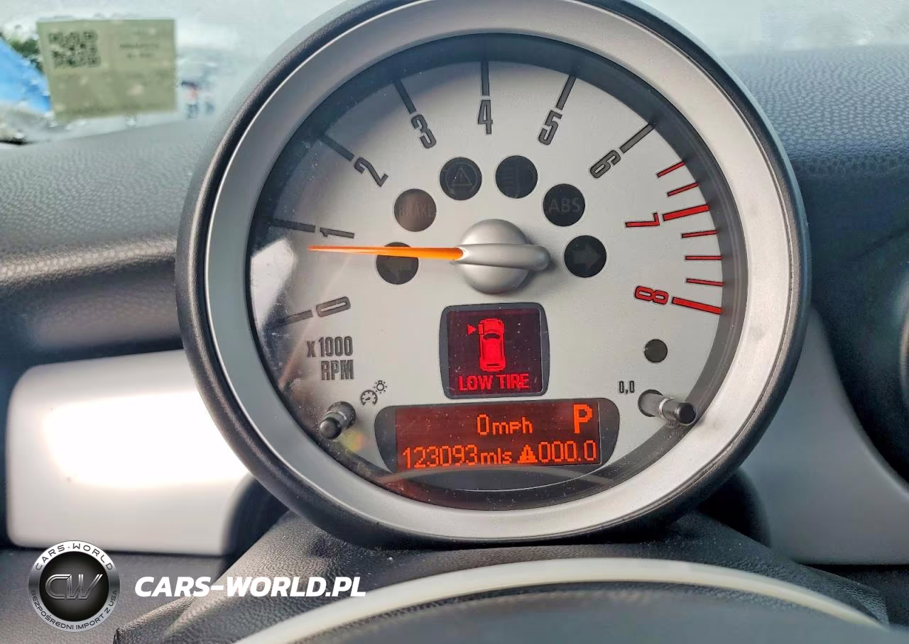 2010 Mini Cooper VIN:WMWMF3C56ATZ64480 - 9