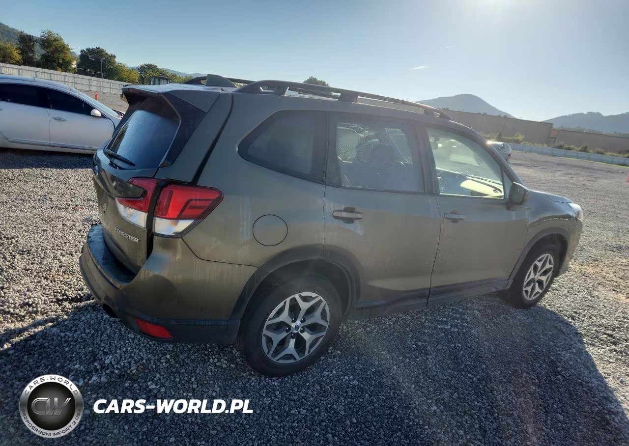 2023 Subaru Forester Premium VIN:JF2SKAEC0PH452975 - 3