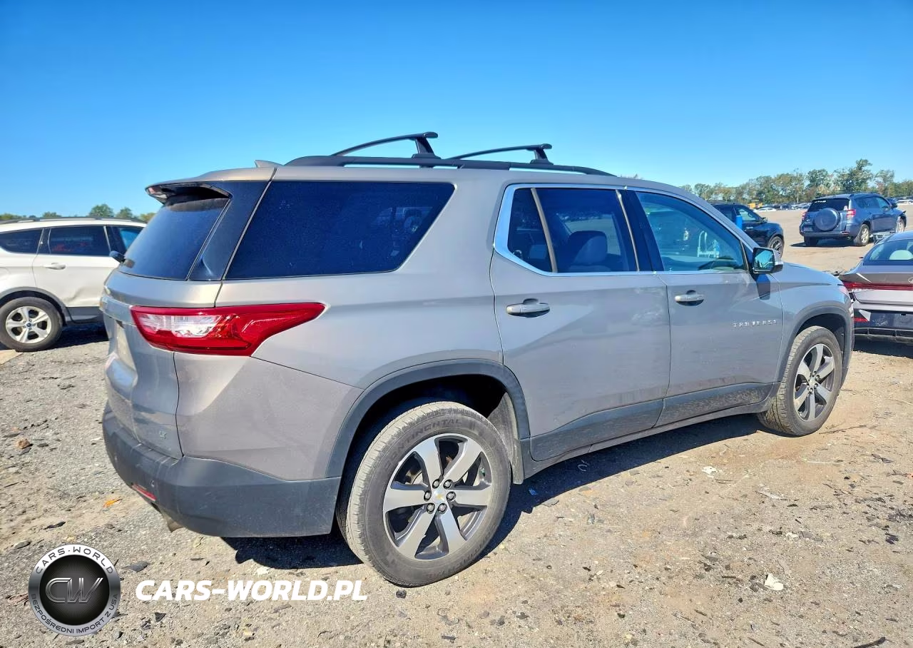 2019 Chevrolet Traverse Lt VIN:1GNERHKWXKJ112949 - 3