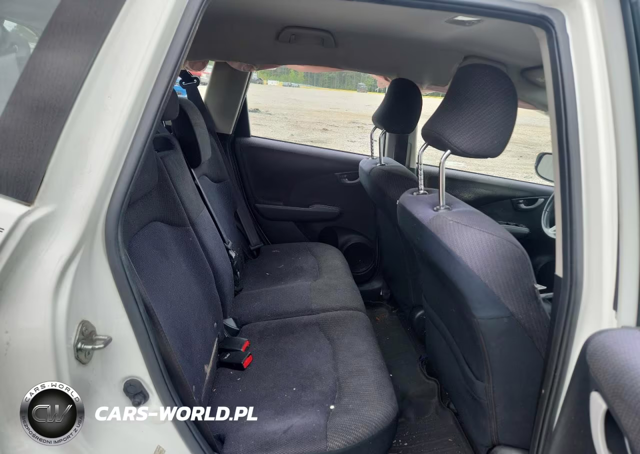 2013 Honda Fit Sport VIN:JHMGE8H55DC030418 - 10