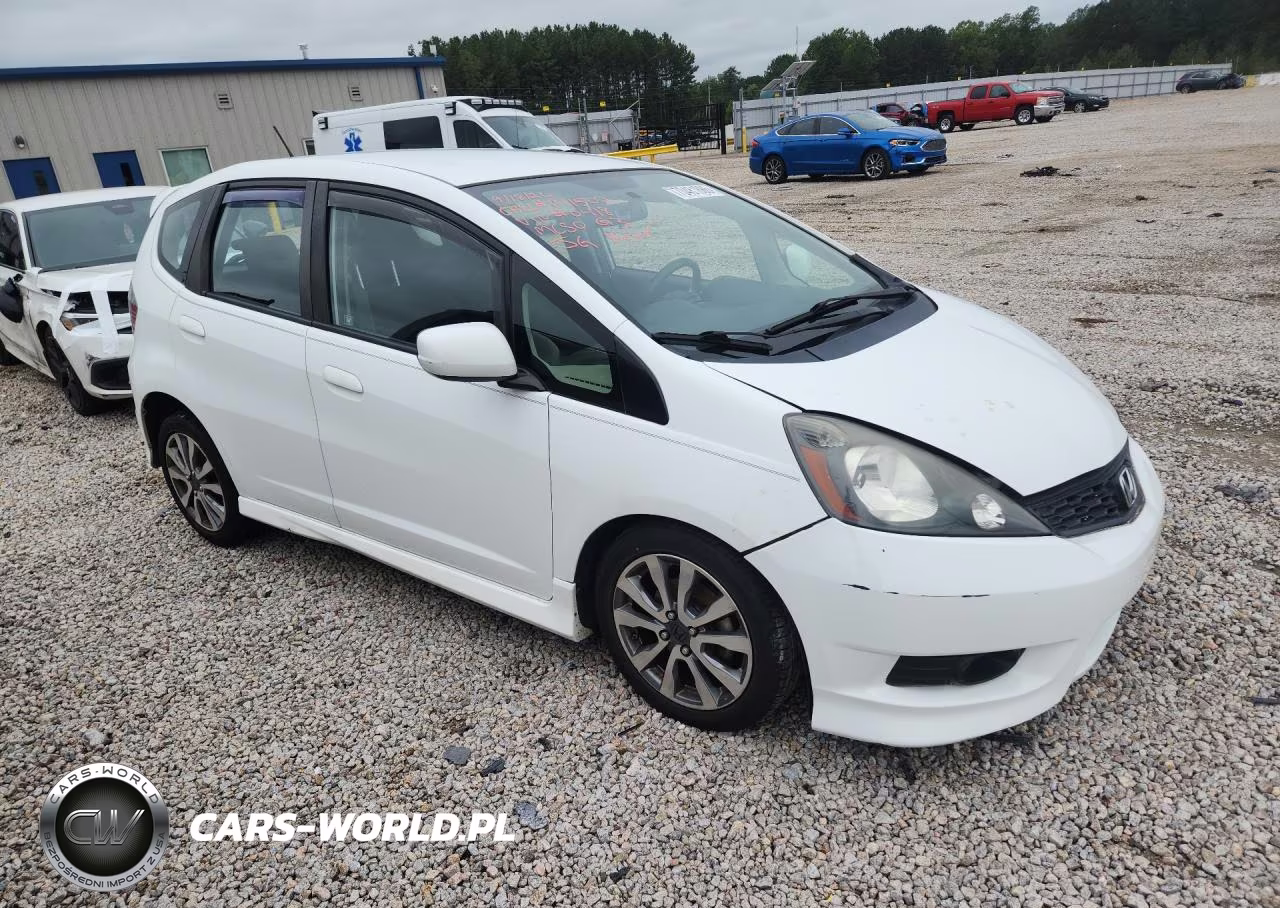 2013 Honda Fit Sport VIN:JHMGE8H55DC030418 - 4