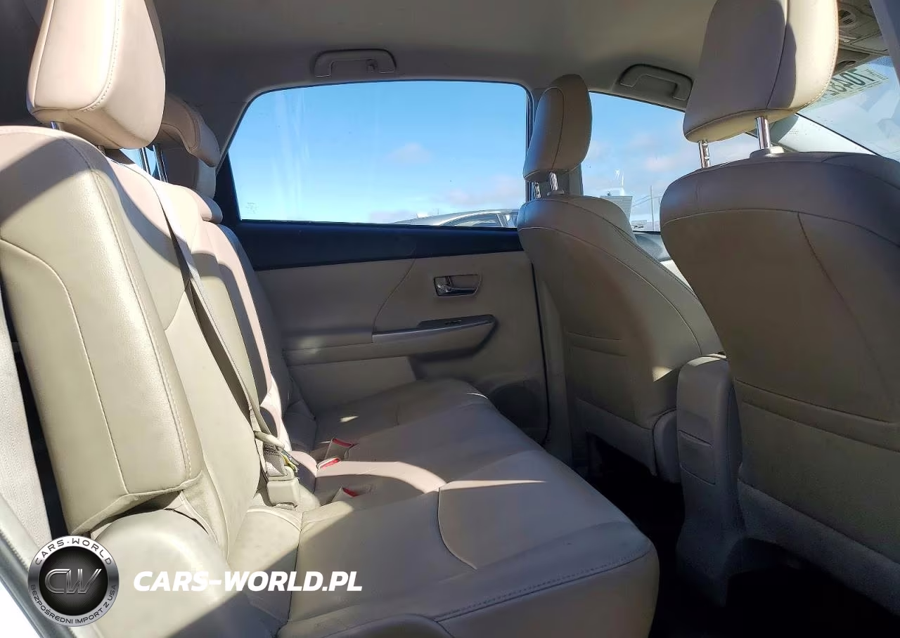 2017 Toyota Prius V Four VIN:JTDZN3EU2HJ056534 - 10