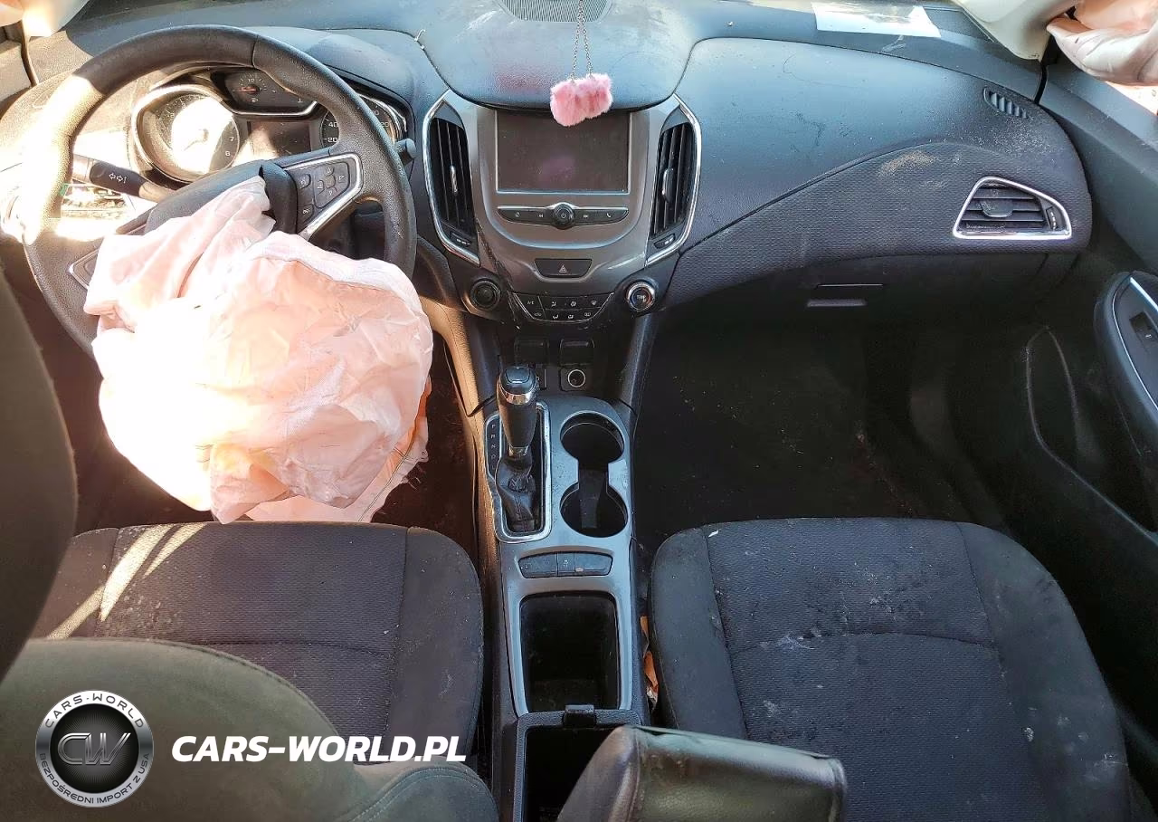 2018 Chevrolet Cruze Lt VIN:3G1BE6SM1JS631887 - 8