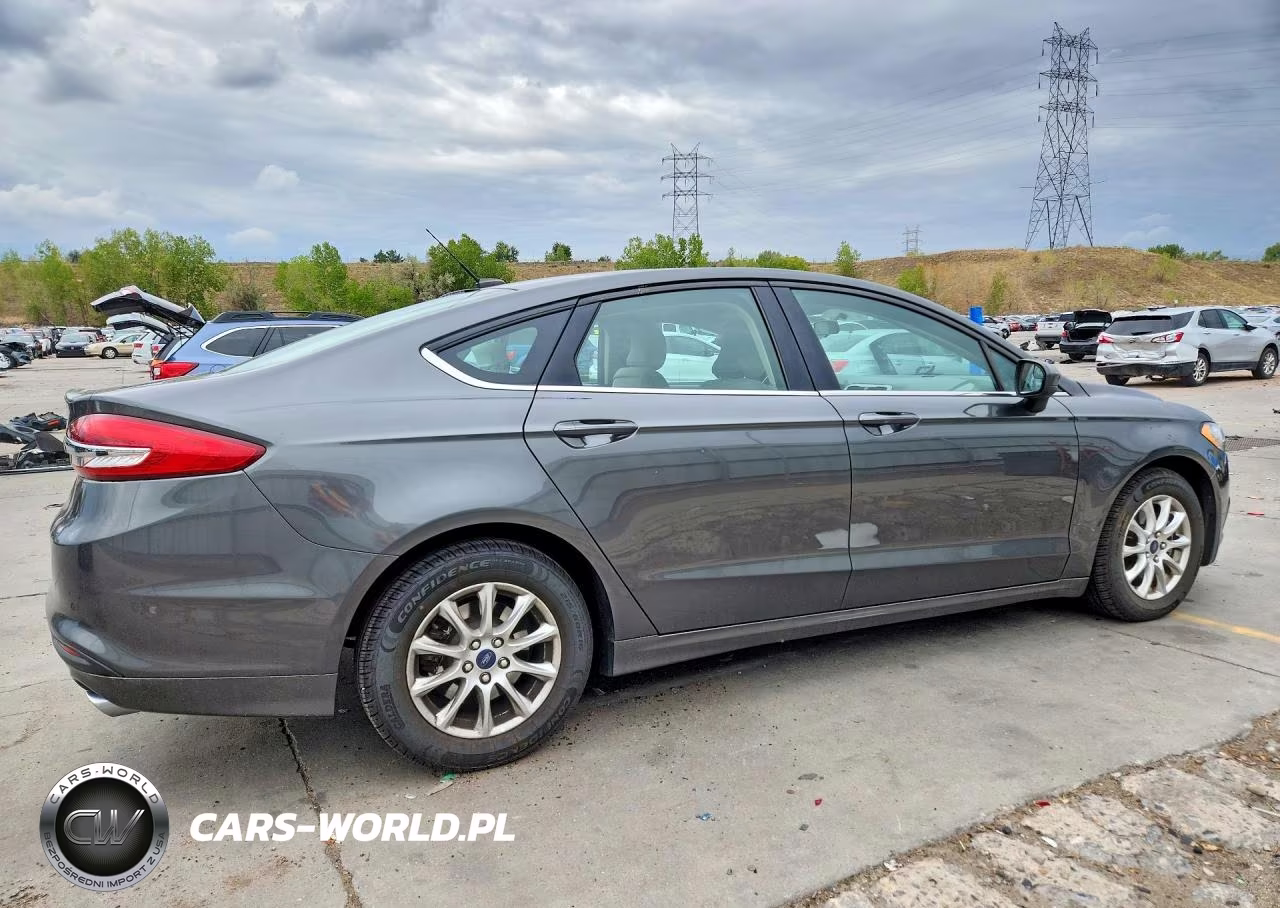 2018 Ford Fusion S VIN:3FA6P0G75JR232254 - 3