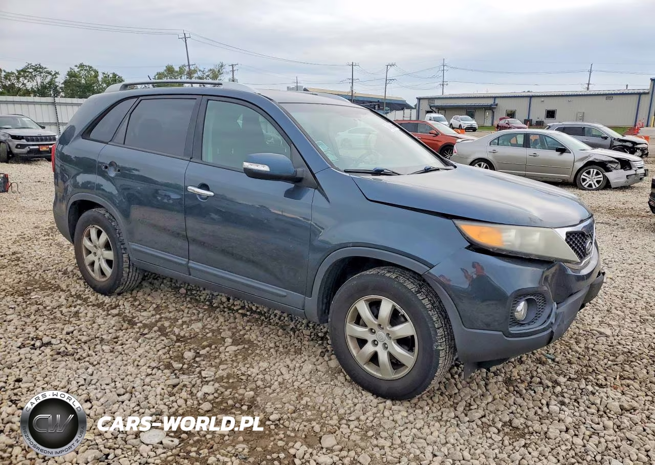 2011 Kia Sorento Lx VIN:5XYKT4A17BG109177 - 4