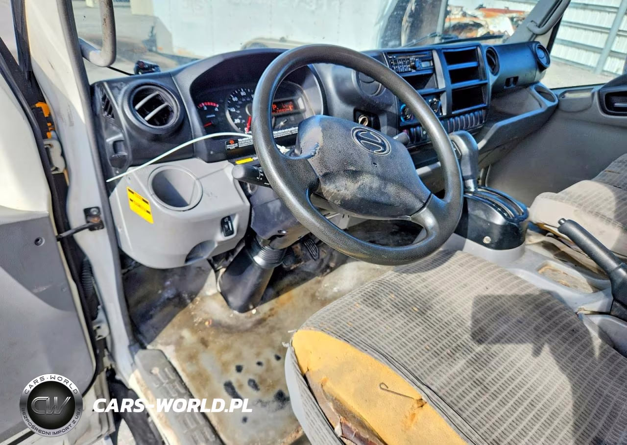 2015 Hino 195 - Flat Bed Truck VIN:JHHSDM2H2FK002575 - 8