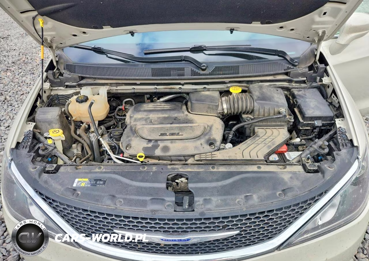 2020 Chrysler Pacifica Touring VIN:2C4RC1FG1LR209945 - 12