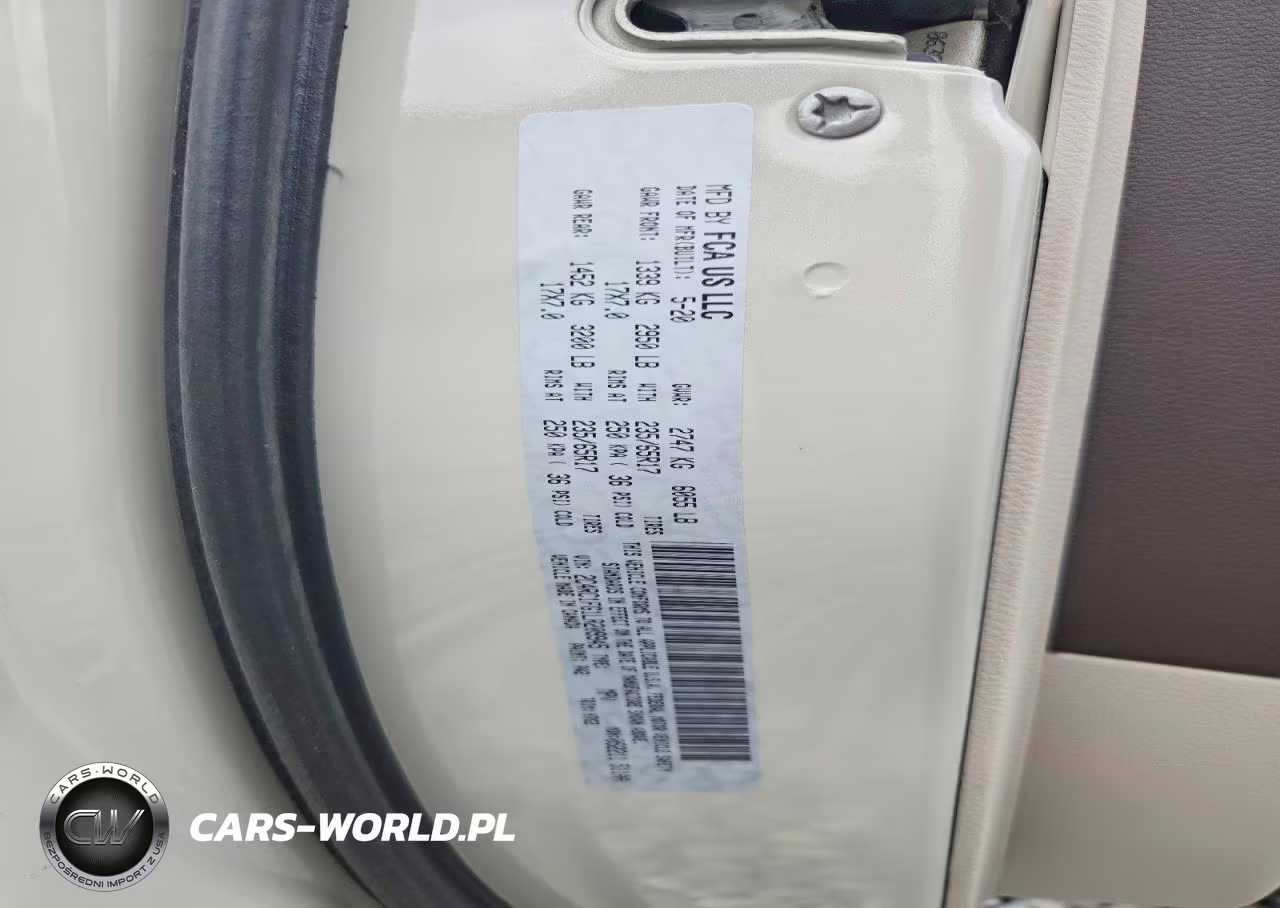 2020 Chrysler Pacifica Touring VIN:2C4RC1FG1LR209945 - 13
