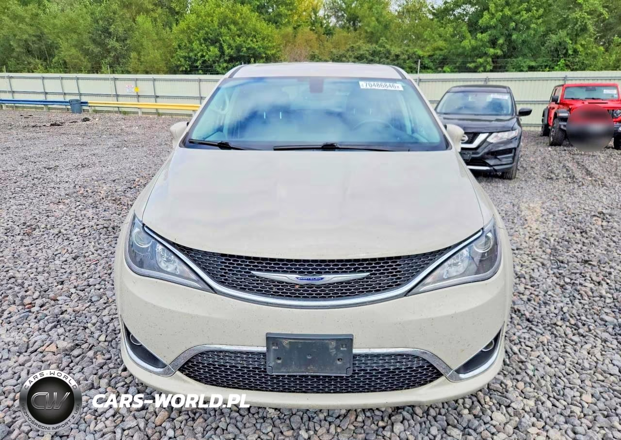 2020 Chrysler Pacifica Touring VIN:2C4RC1FG1LR209945 - 5