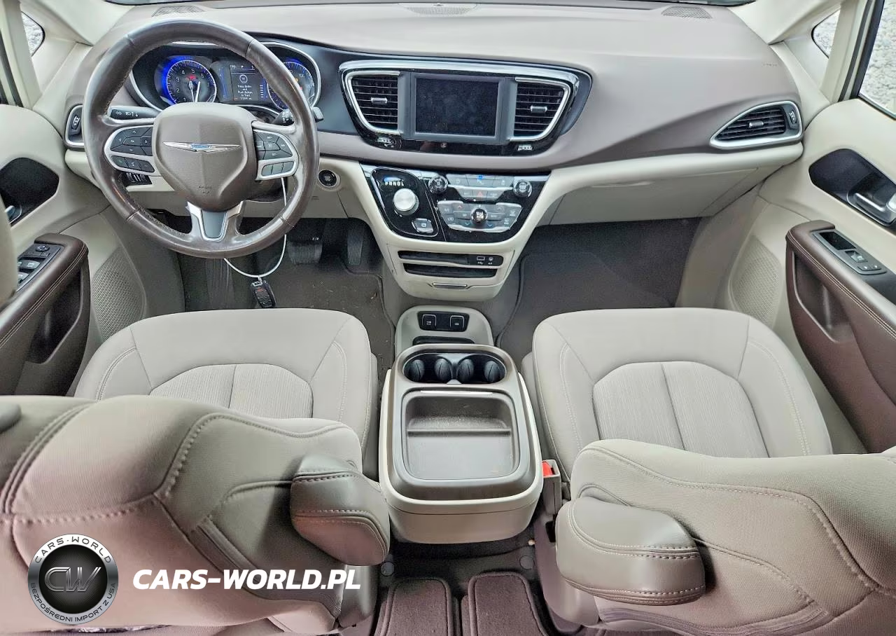 2020 Chrysler Pacifica Touring VIN:2C4RC1FG1LR209945 - 8