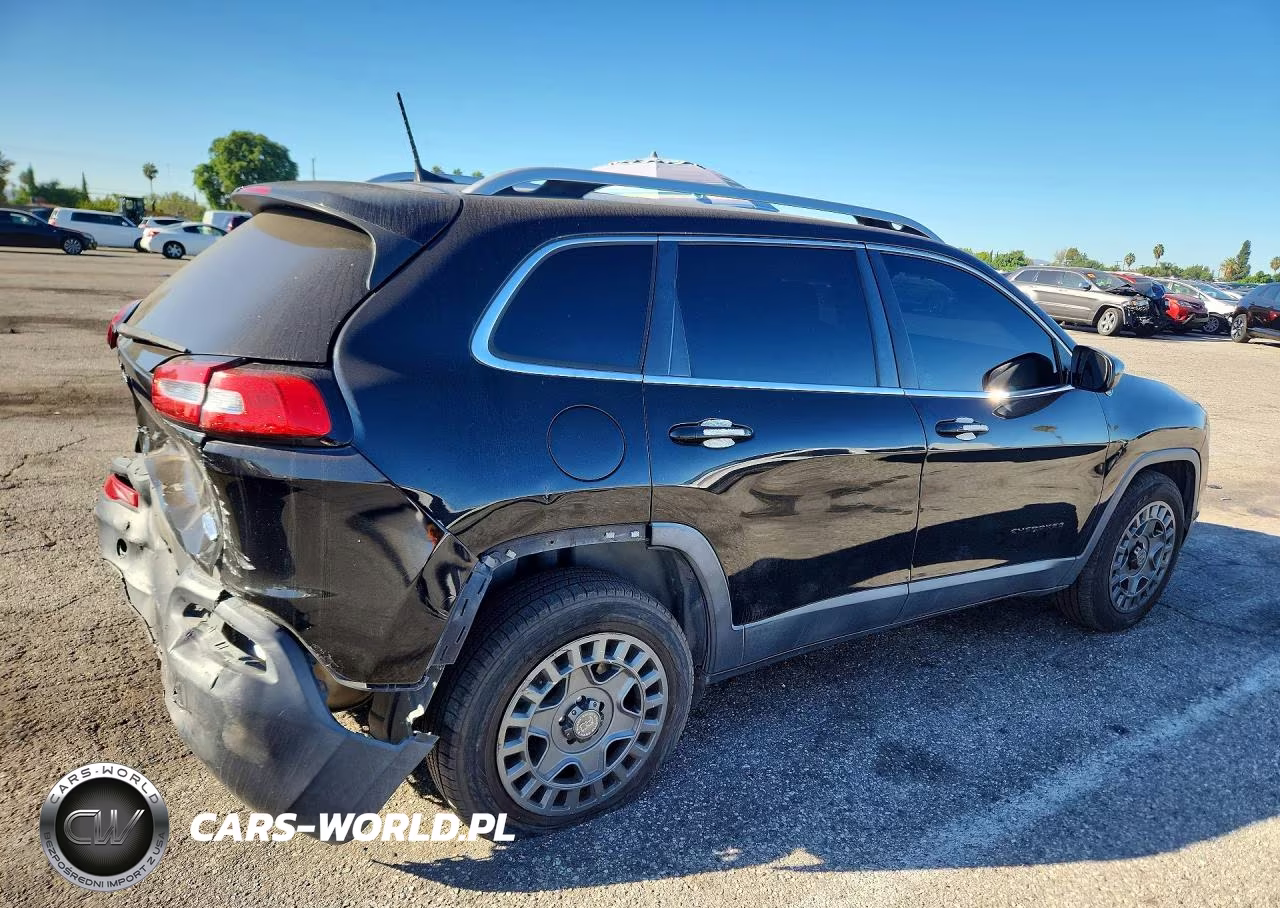 2018 Jeep Cherokee Latitude Plus VIN:1C4PJMLB5JD581702 - 3