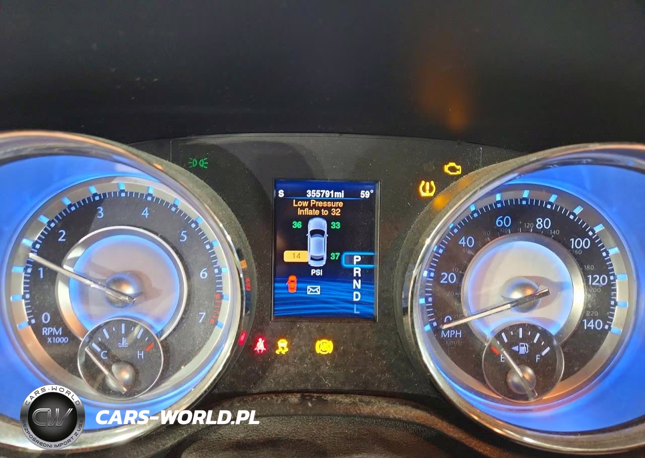 2014 Chrysler 300 VIN:2C3CCAAG1EH255429 - 9