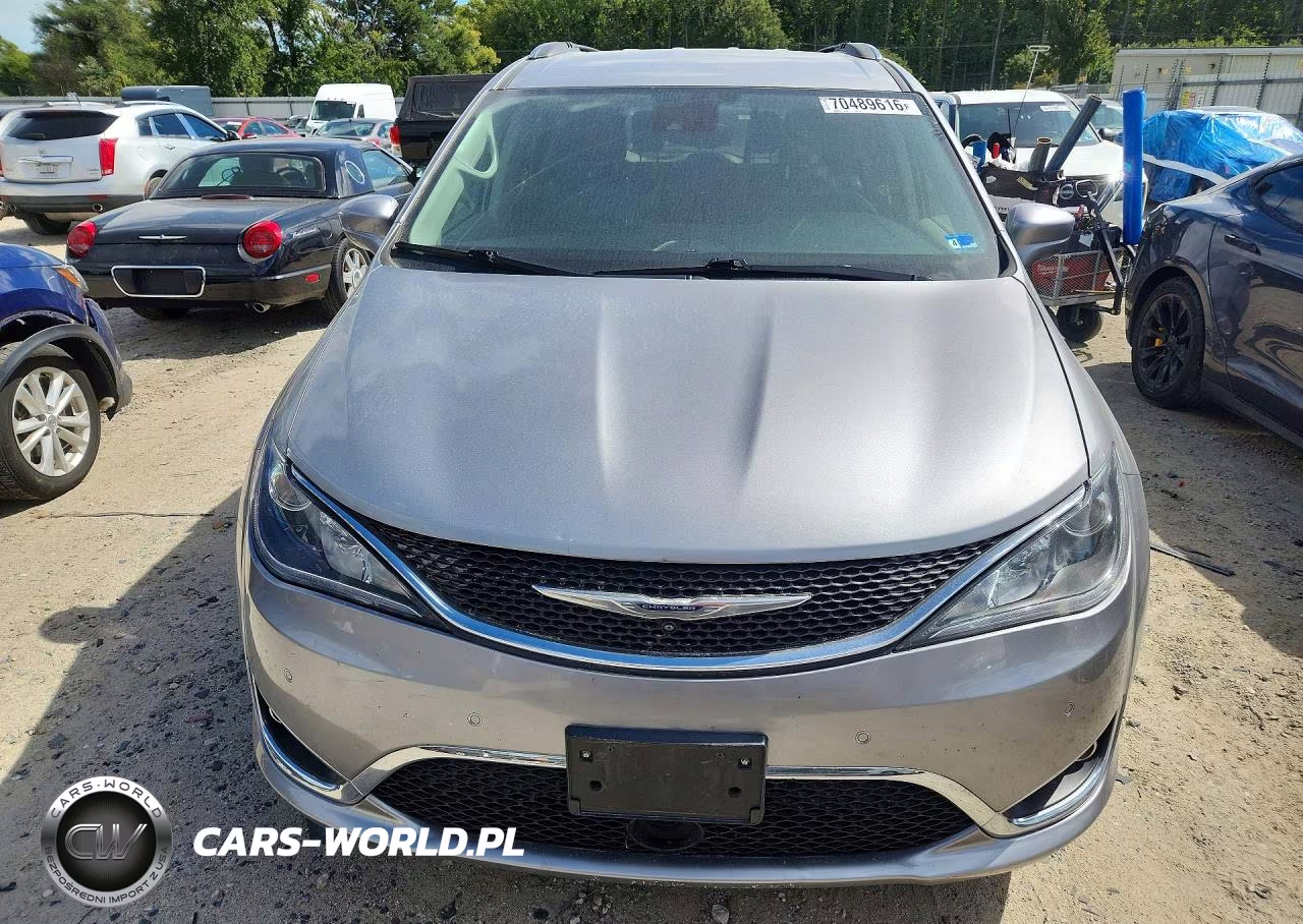 2017 Chrysler Pacifica Touring L Plus VIN:2C4RC1EG1HR803752 - 5