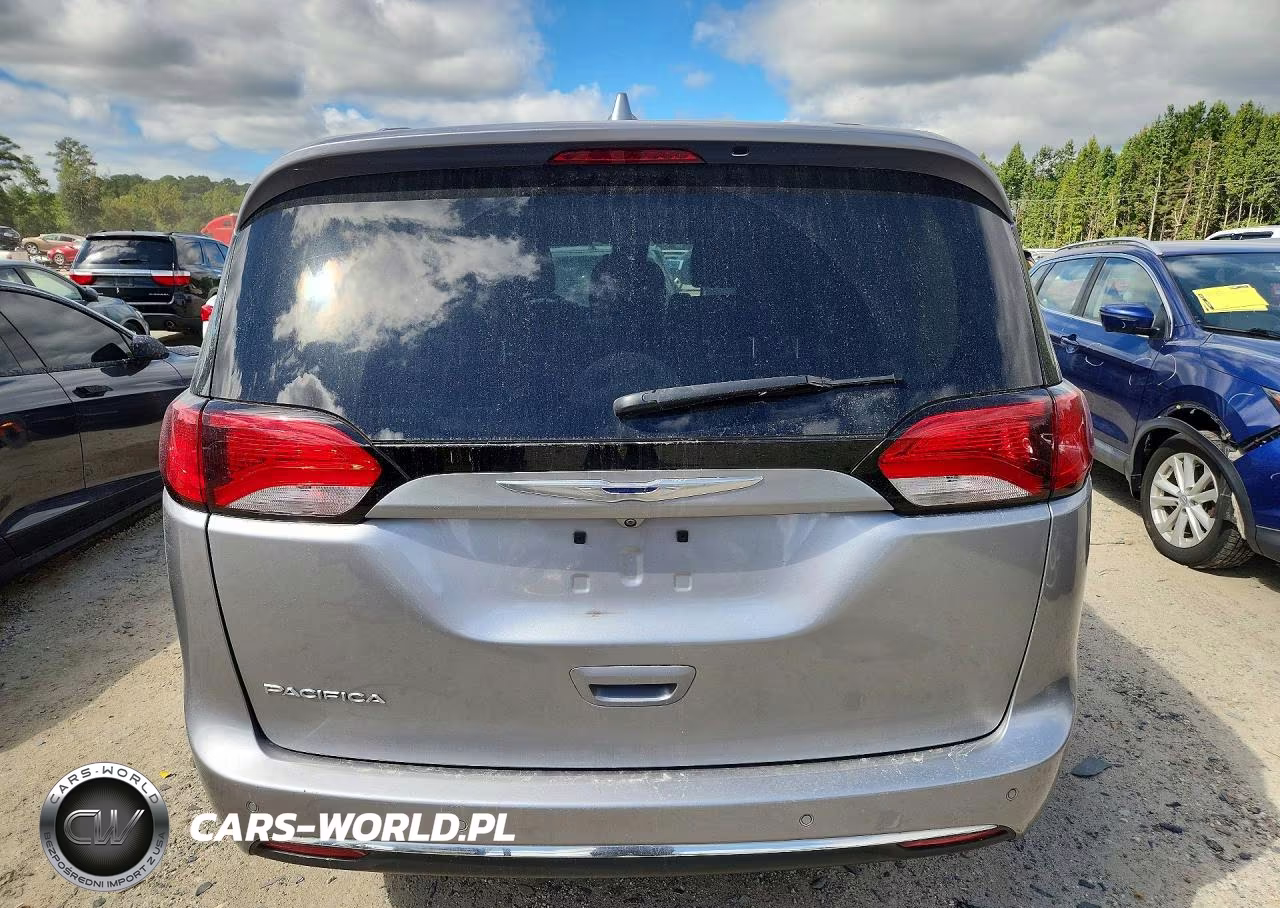 2017 Chrysler Pacifica Touring L Plus VIN:2C4RC1EG1HR803752 - 6