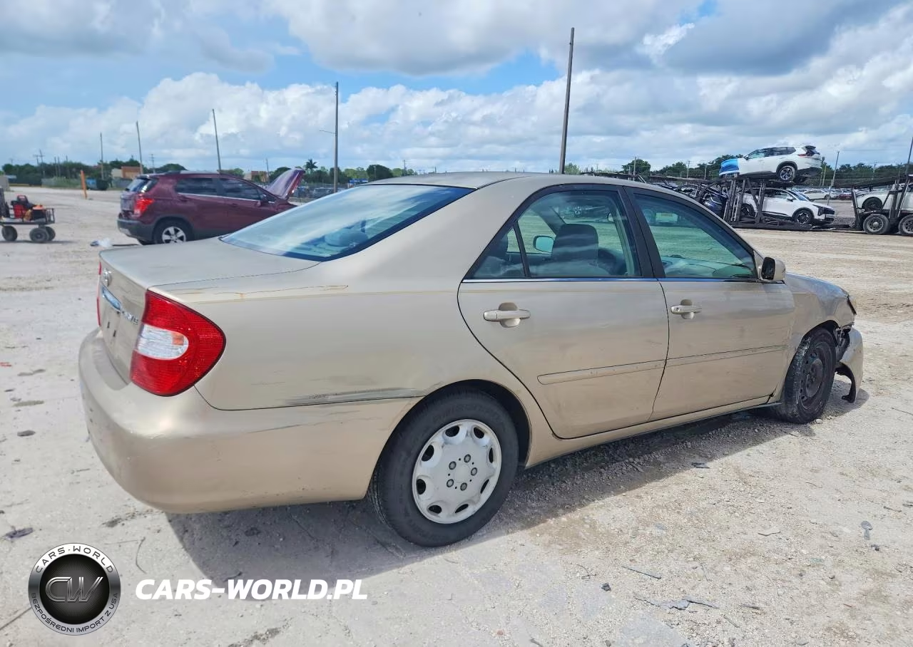 2003 Toyota Camry Le VIN:4T1BE32K13U175053 - 3