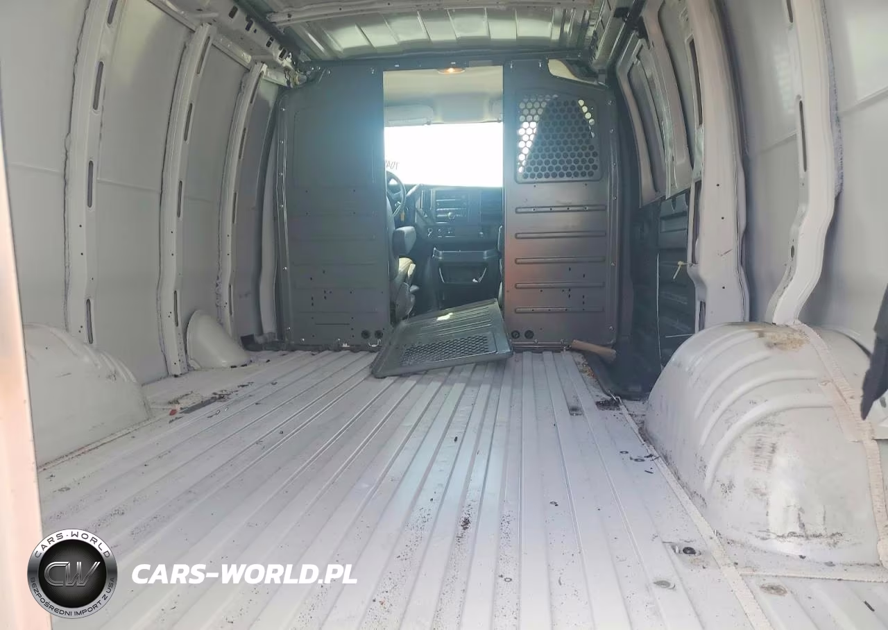 2017 Chevrolet Express 2500 Cargo Delivery Van VIN:1GCWGAFFXH1110857 - 10