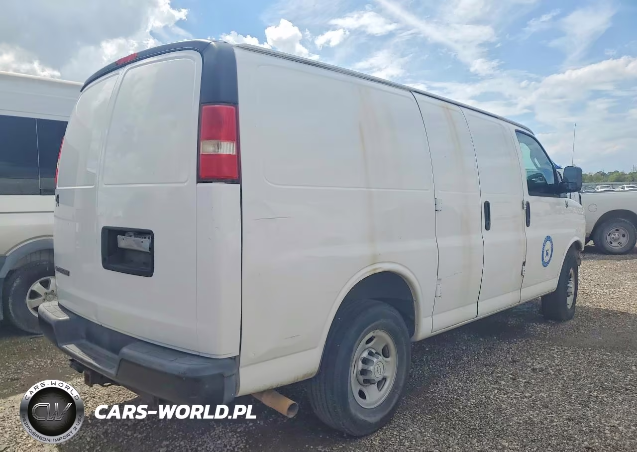 2017 Chevrolet Express 2500 Cargo Delivery Van VIN:1GCWGAFFXH1110857 - 3
