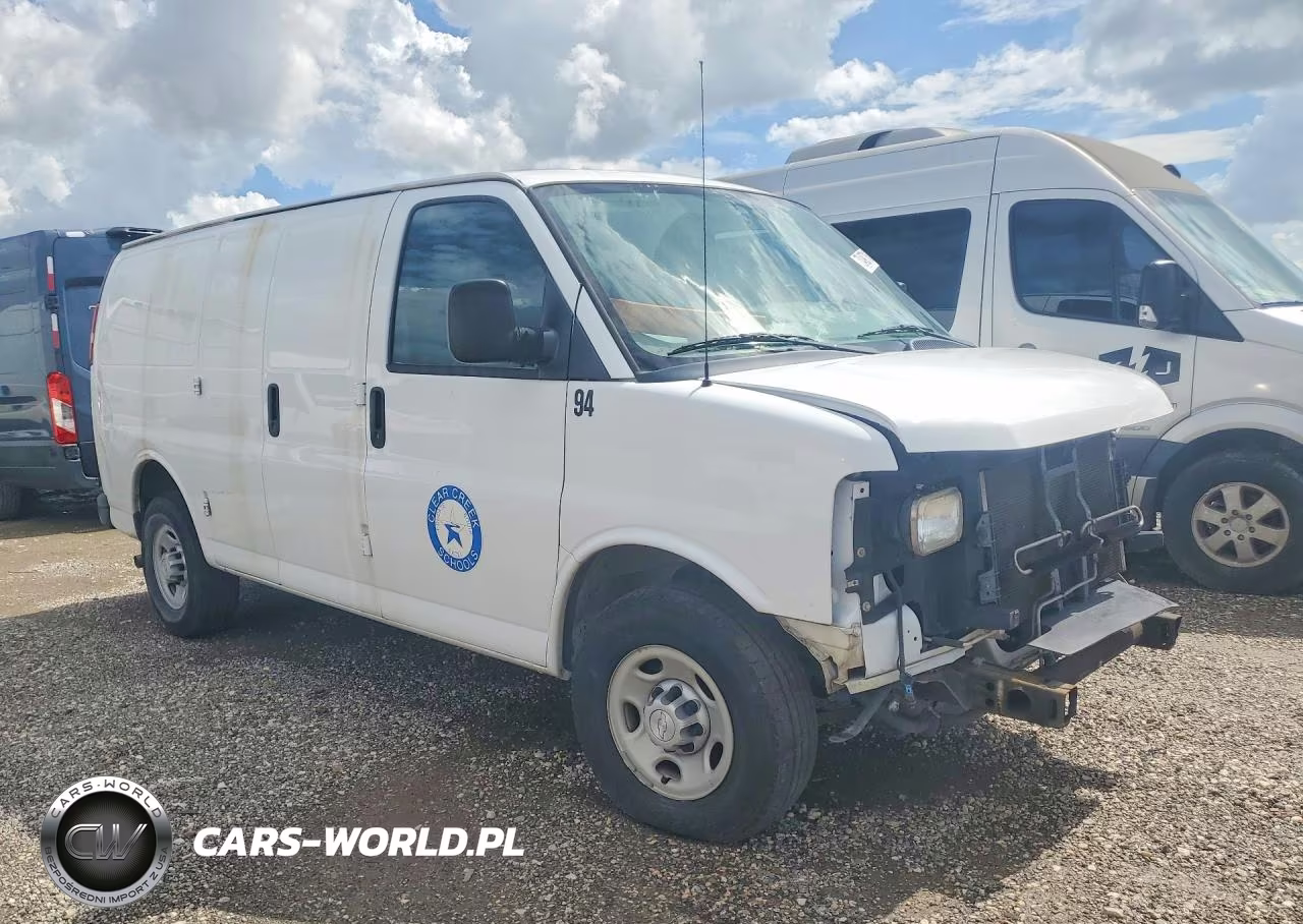 2017 Chevrolet Express 2500 Cargo Delivery Van VIN:1GCWGAFFXH1110857 - 4