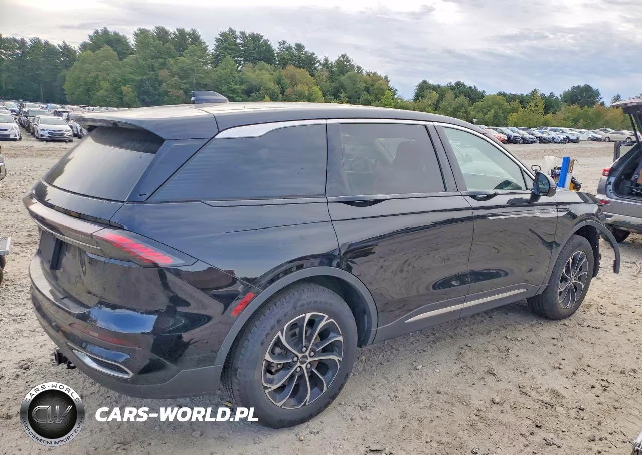 2025 Lincoln Nautilus Premiere VIN:5LMPJ8JA8SJ935886 - 3