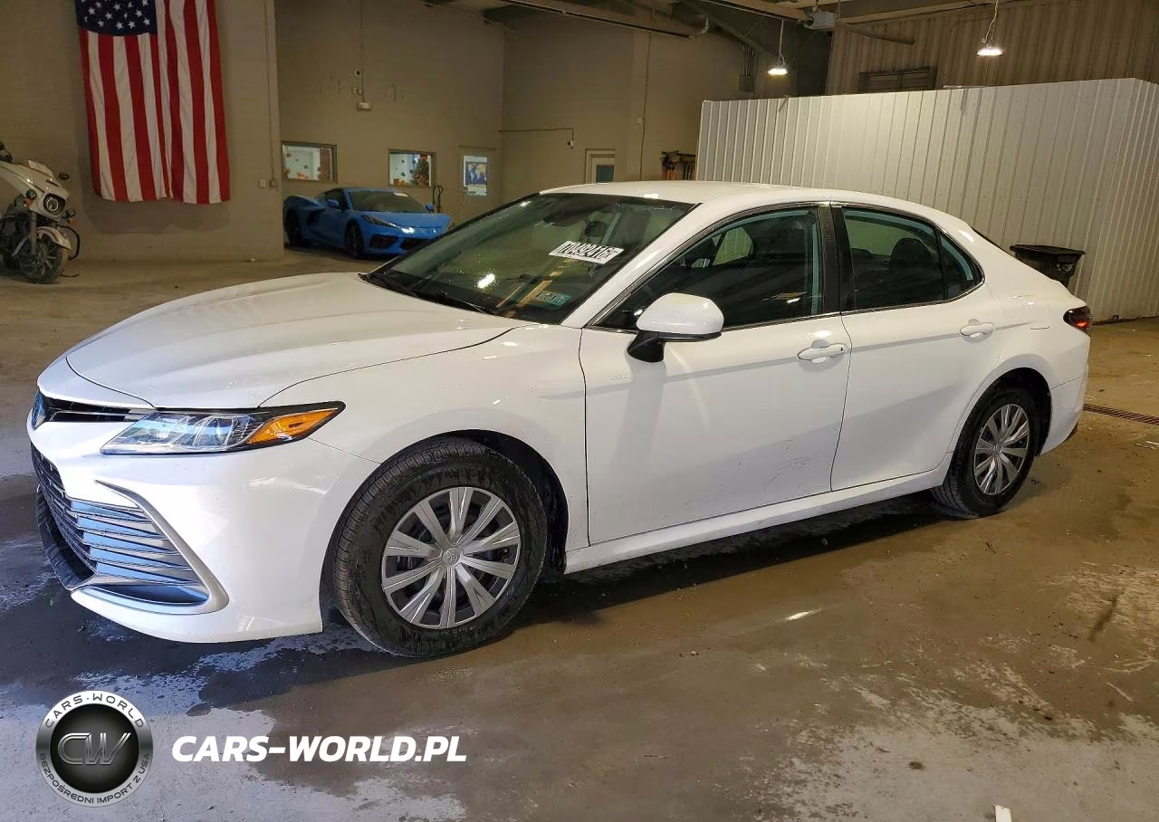 2023 Toyota Camry Le – zdjęcie 1 z 12