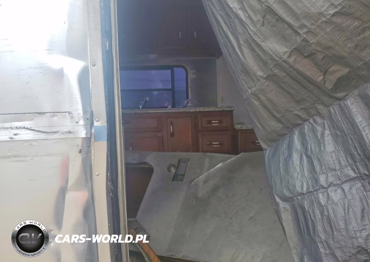 1985 Fleetwood Avion Camper VIN:1EE1W3432F9304610 - 5