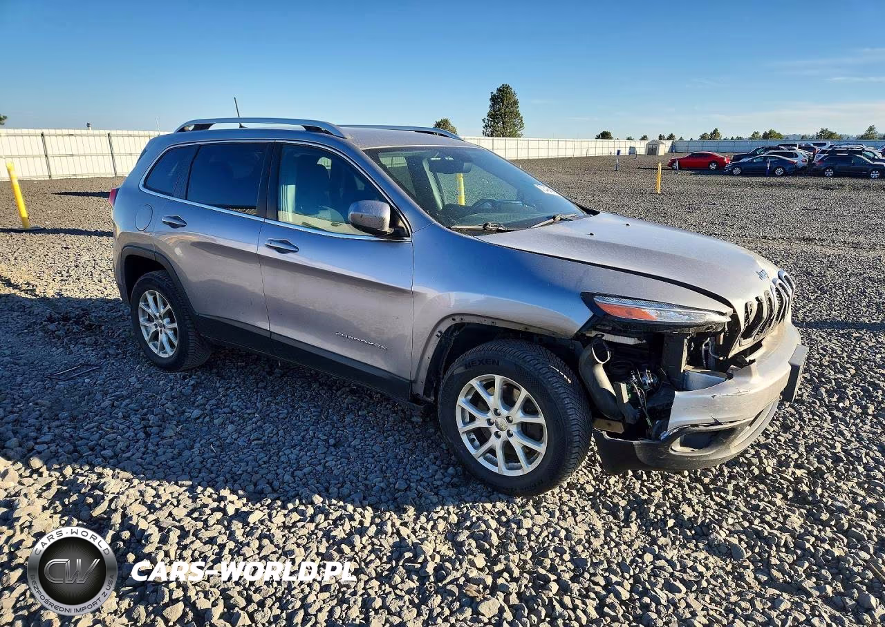 2017 Jeep Cherokee Latitude VIN:1C4PJMCS3HW648277 - 4