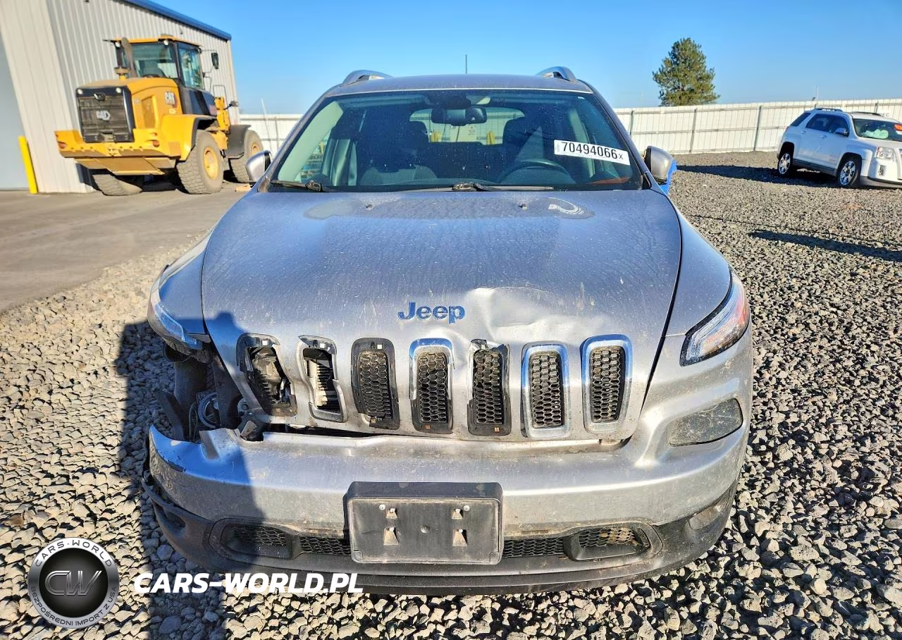 2017 Jeep Cherokee Latitude VIN:1C4PJMCS3HW648277 - 5