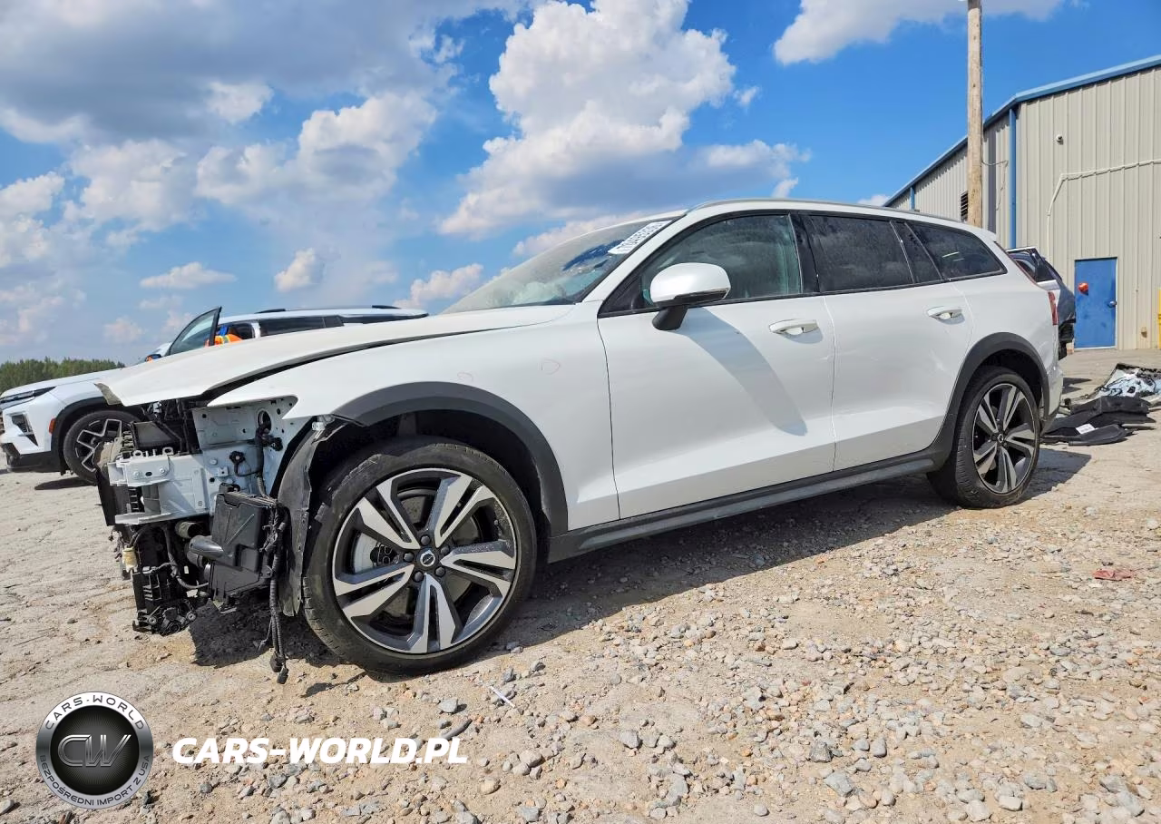 2024 Volvo V60 Cross Country Plus