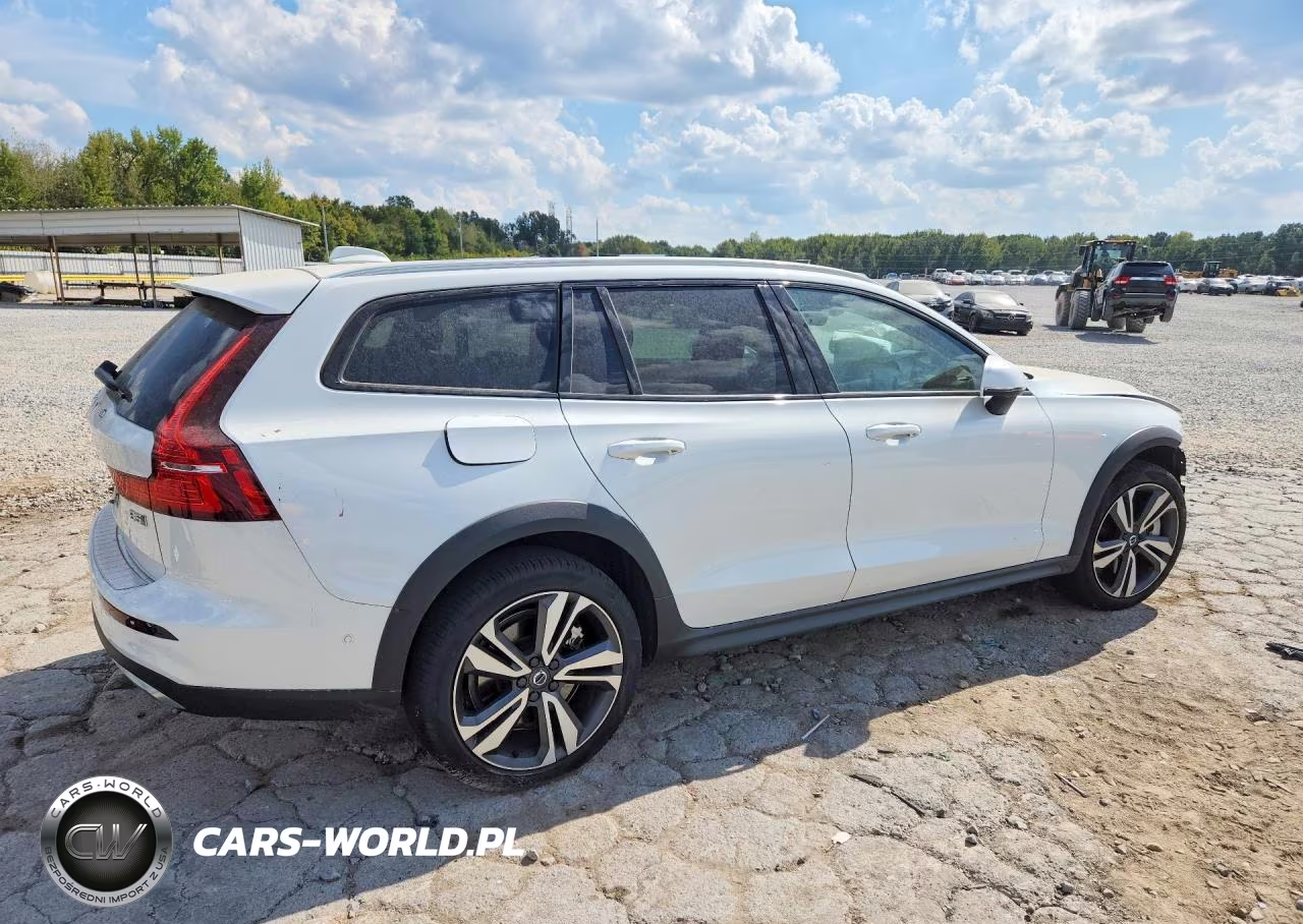 2024 Volvo V60 Cross Country Plus VIN:YV4L12WY0R2139966 - 3