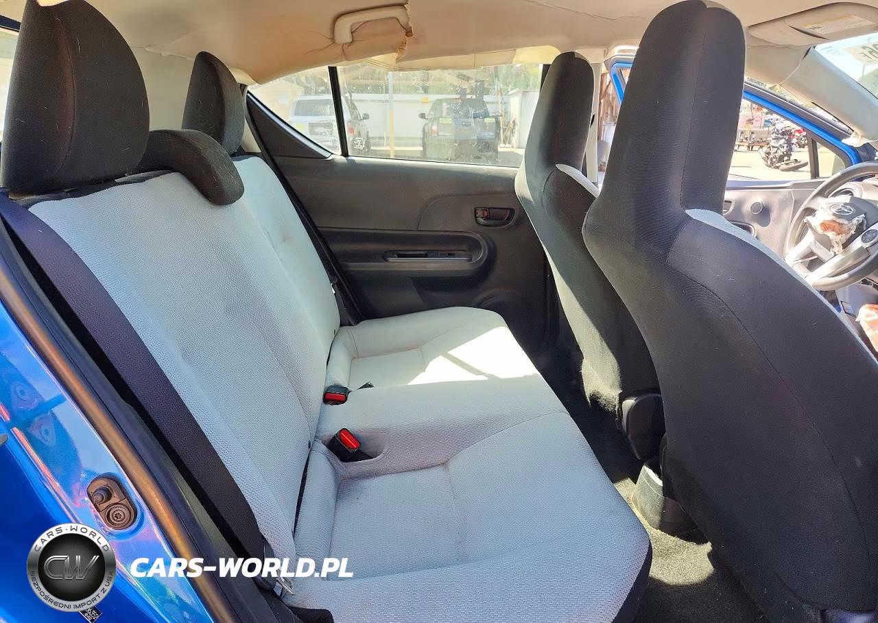 2015 Toyota Prius C One VIN:JTDKDTB3XF1106352 - 10