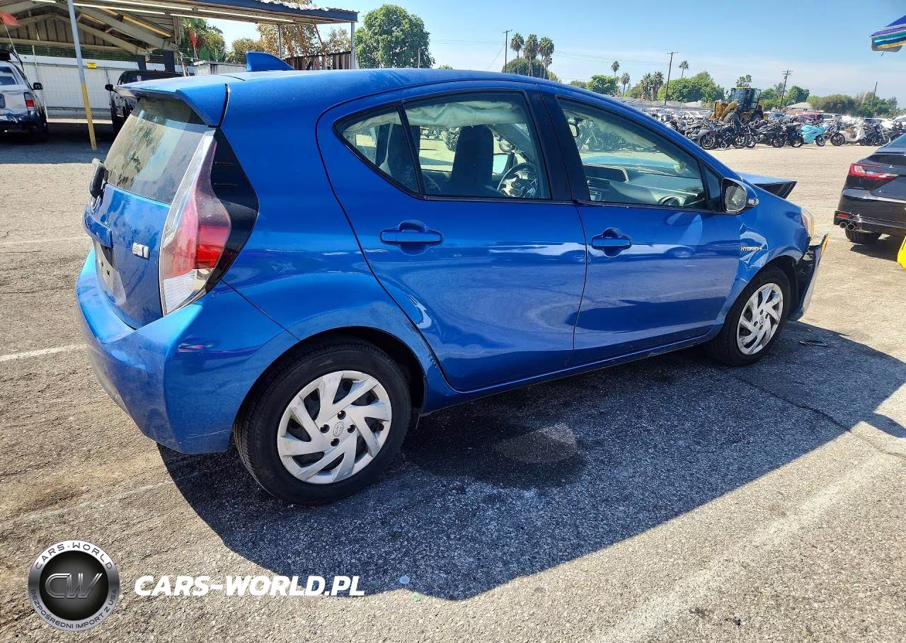 2015 Toyota Prius C One VIN:JTDKDTB3XF1106352 - 3