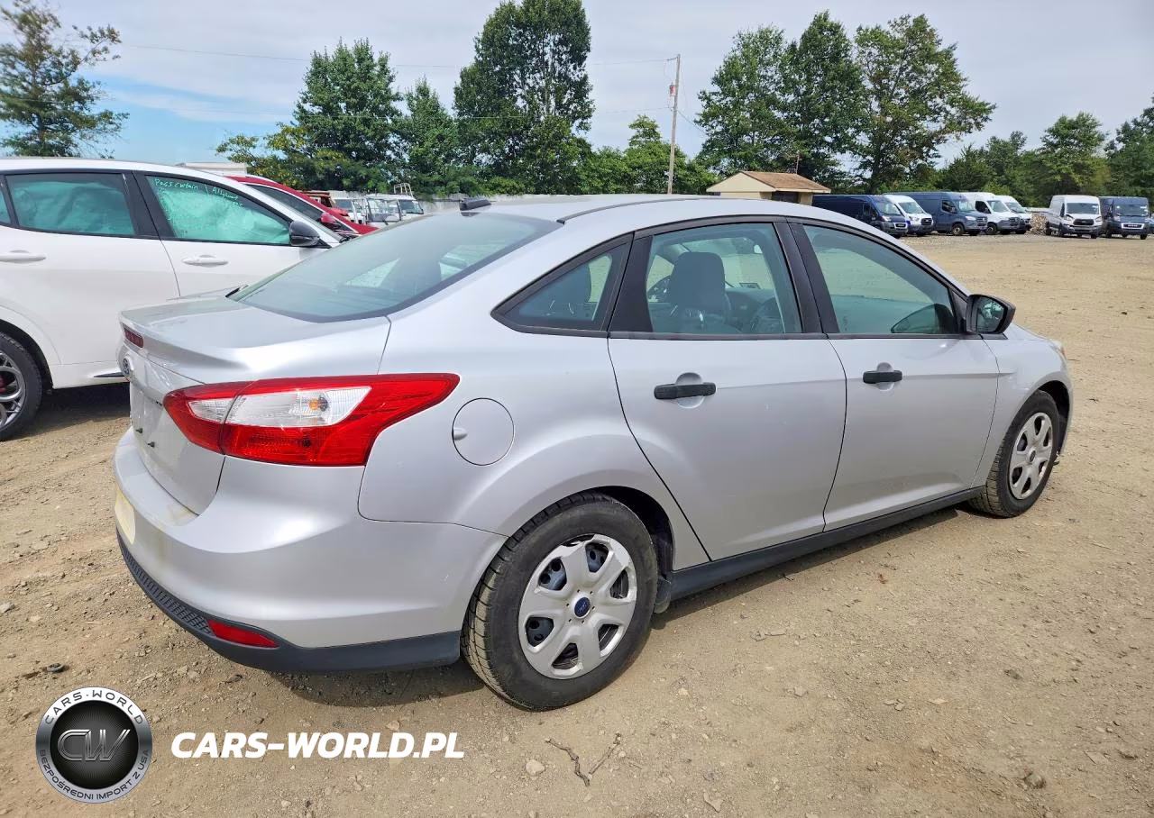 2013 Ford Focus S VIN:1FADP3E27DL118680 - 3