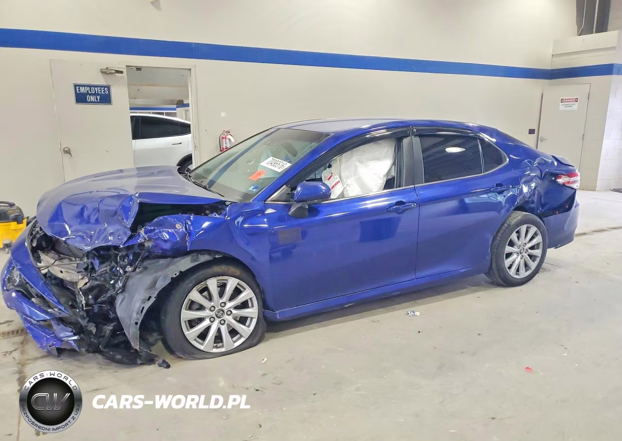 2018 Toyota Camry Le – zdjęcie 1 z 12