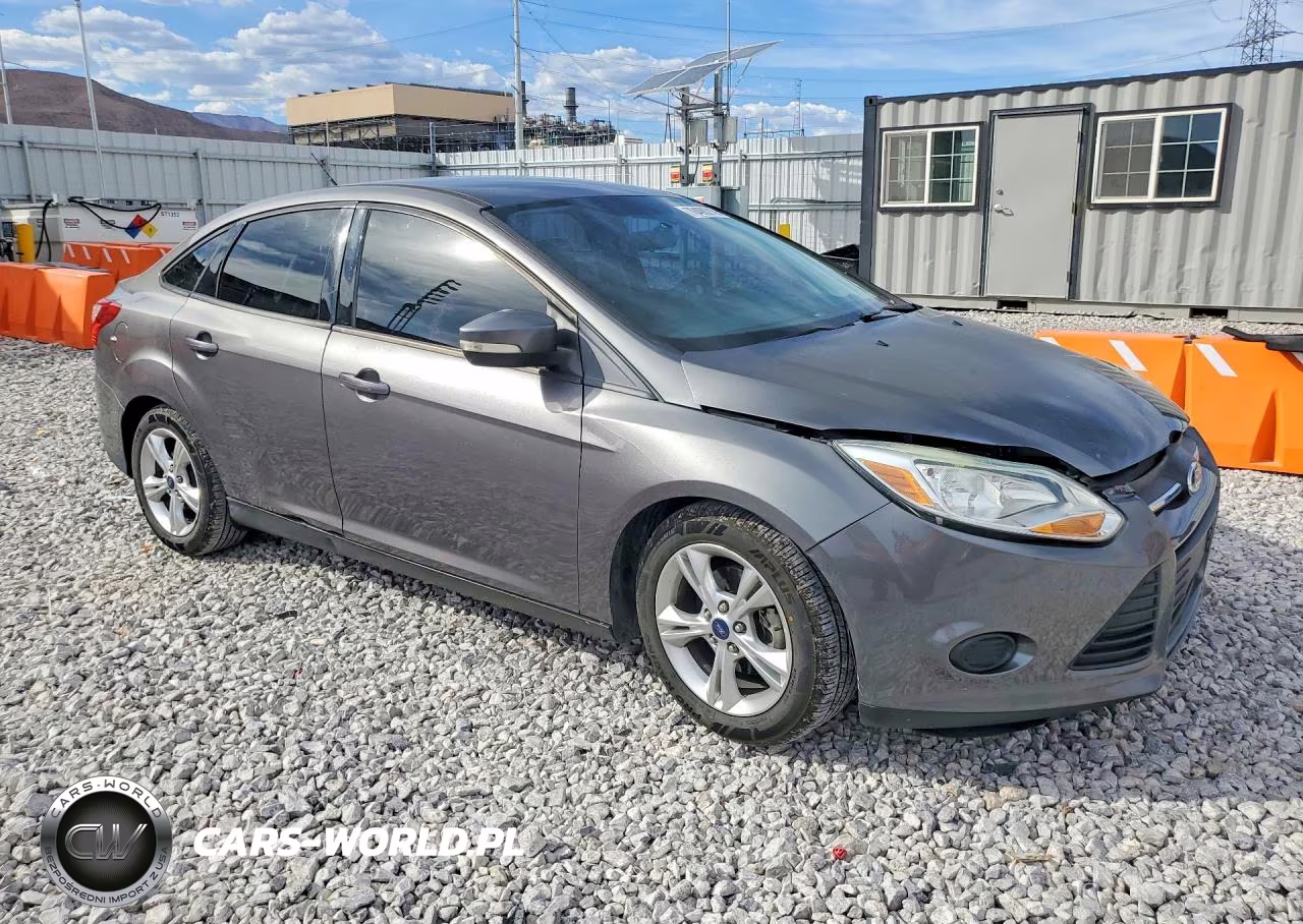 2014 Ford Focus Se VIN:1FADP3F29EL185474 - 4