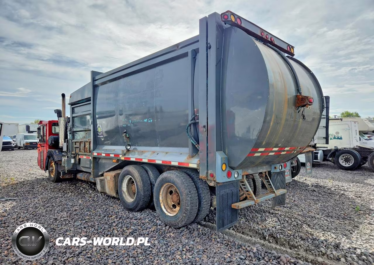 2006 Cadillac Refuse Truck VIN:1CYCCR58X6T047422 - 2
