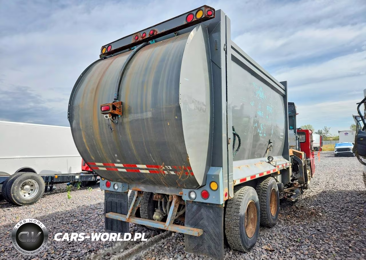 2006 Cadillac Refuse Truck VIN:1CYCCR58X6T047422 - 3