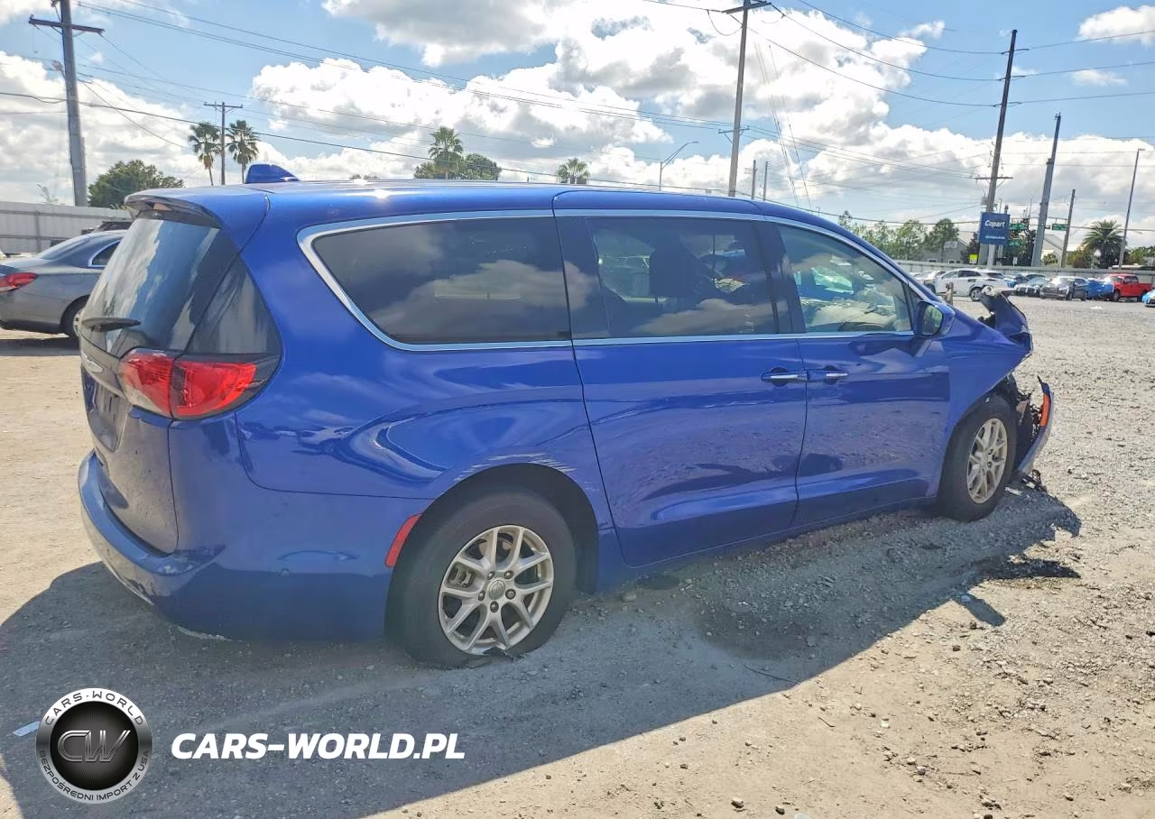 2020 Chrysler Pacifica Touring VIN:2C4RC1FG7LR281958 - 3