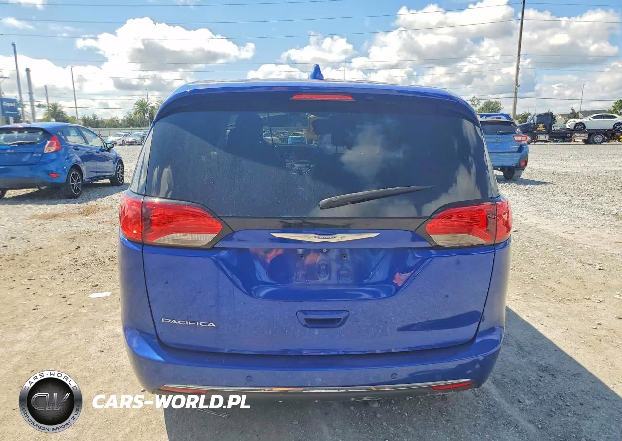 2020 Chrysler Pacifica Touring VIN:2C4RC1FG7LR281958 - 6