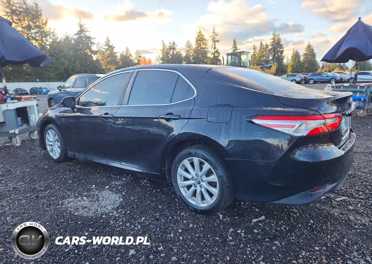 2018 Toyota Camry Le VIN:4T1B11HK5JU609088 - 2