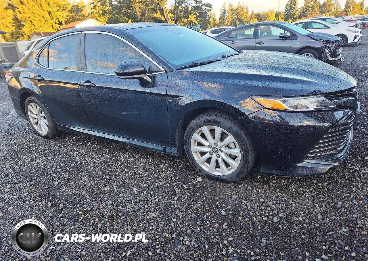 2018 Toyota Camry Le VIN:4T1B11HK5JU609088 - 4