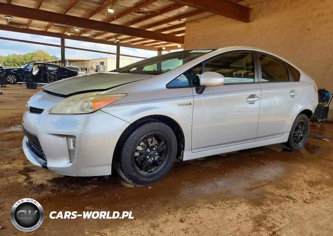 2013 Toyota Prius Three – zdjęcie 1 z 12