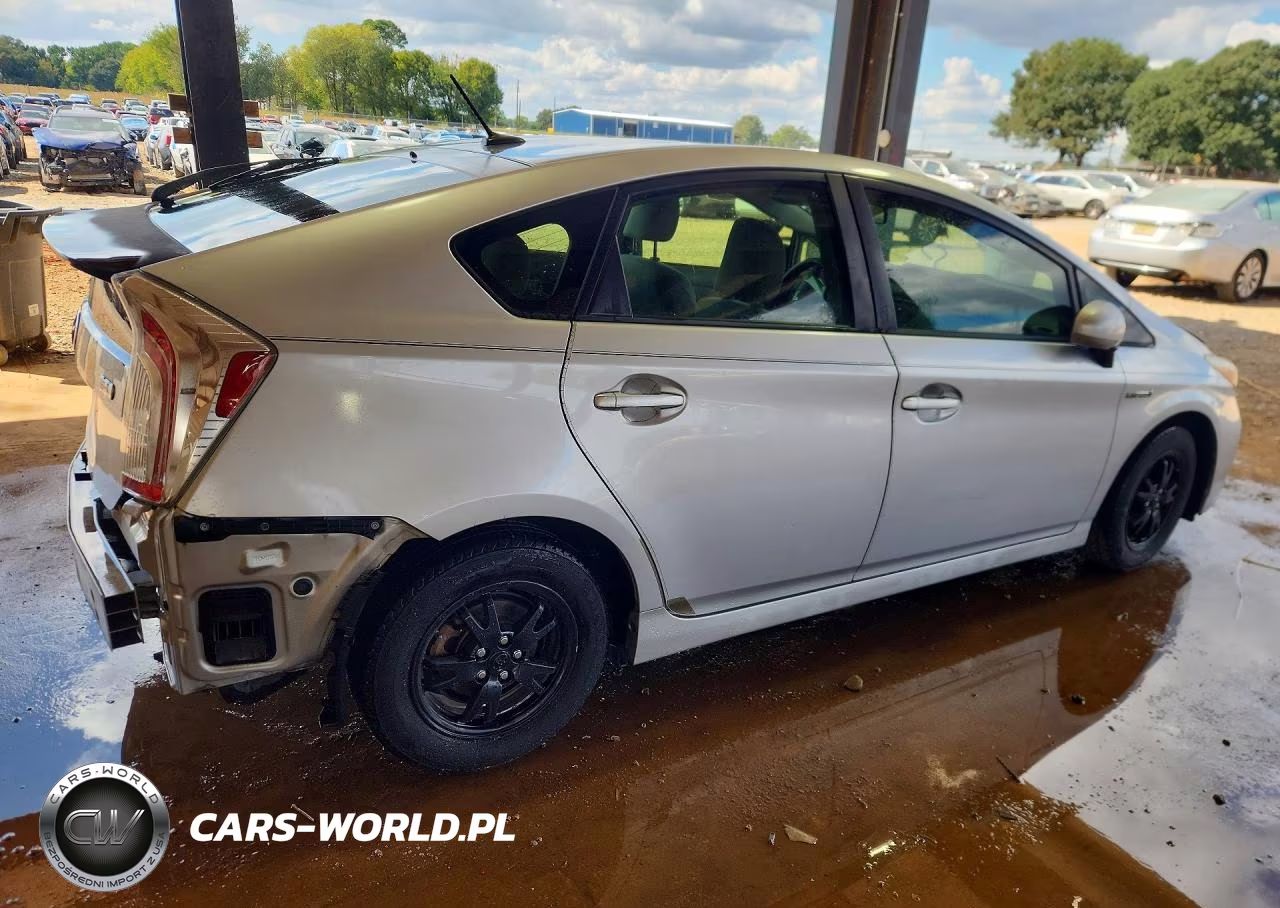 2013 Toyota Prius Three VIN:JTDKN3DU4D5578961 - 3