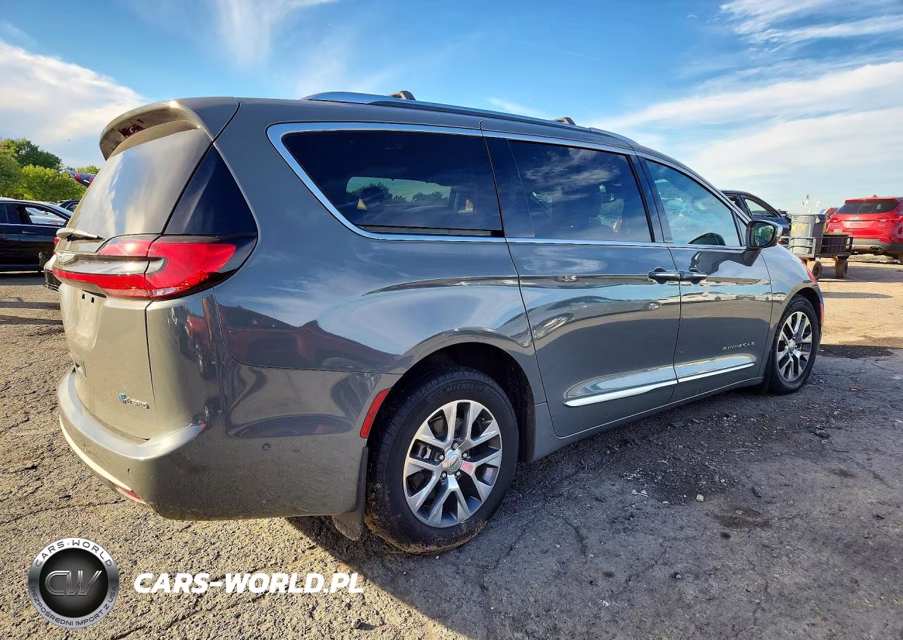 2021 Chrysler Pacifica Hybrid Pinnacle VIN:2C4RC1N78MR544252 - 3