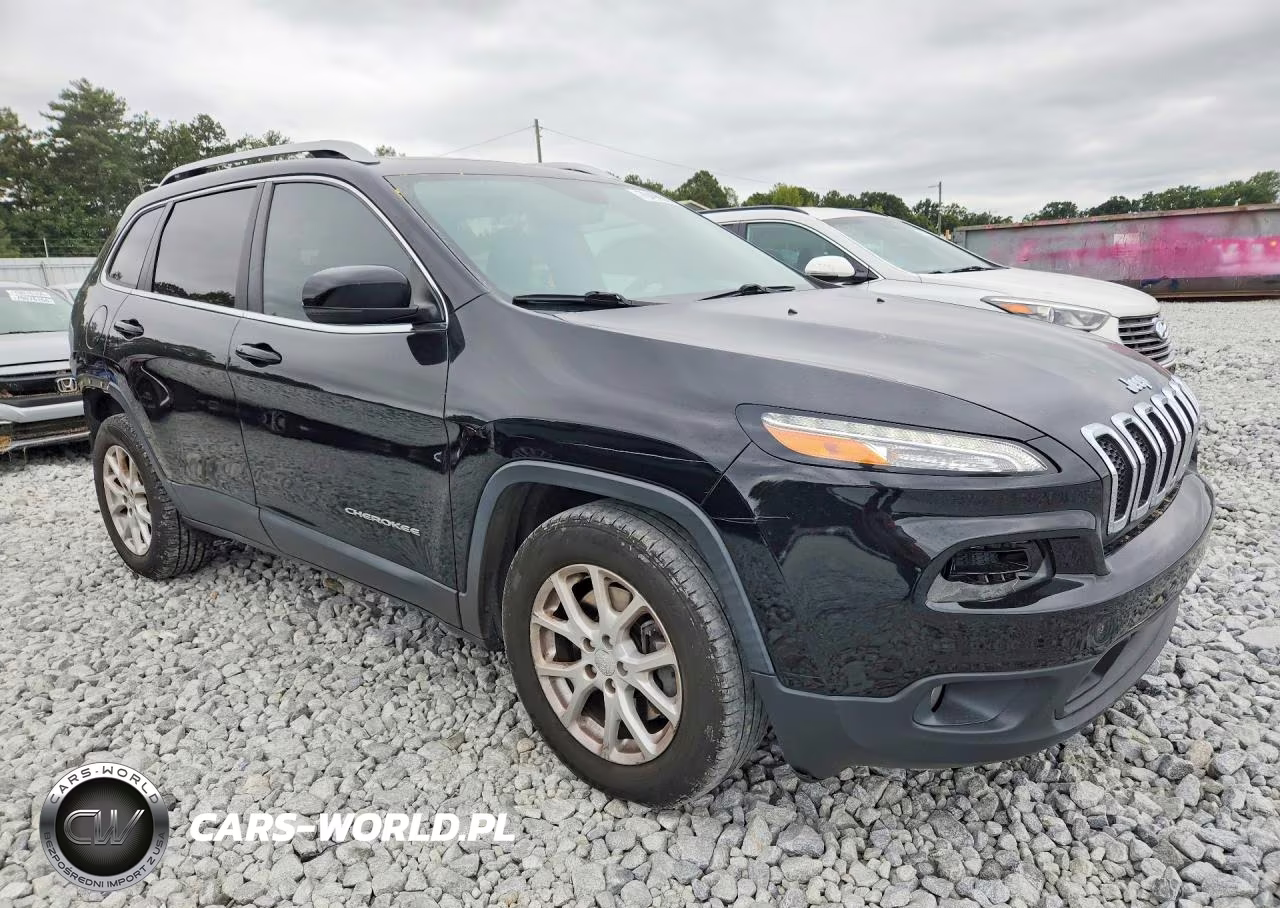 2017 Jeep Cherokee Latitude VIN:1C4PJLCS0HW549572 - 4