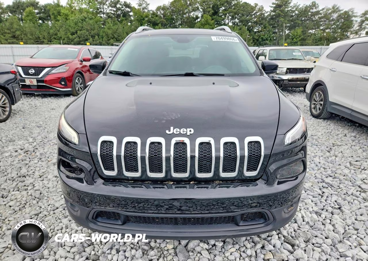 2017 Jeep Cherokee Latitude VIN:1C4PJLCS0HW549572 - 5